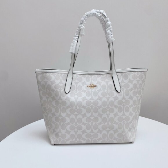 Coach City Tote Bag in Signature Canvas - Picture 2 of 10